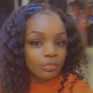 Meet your Posher, Nahomie